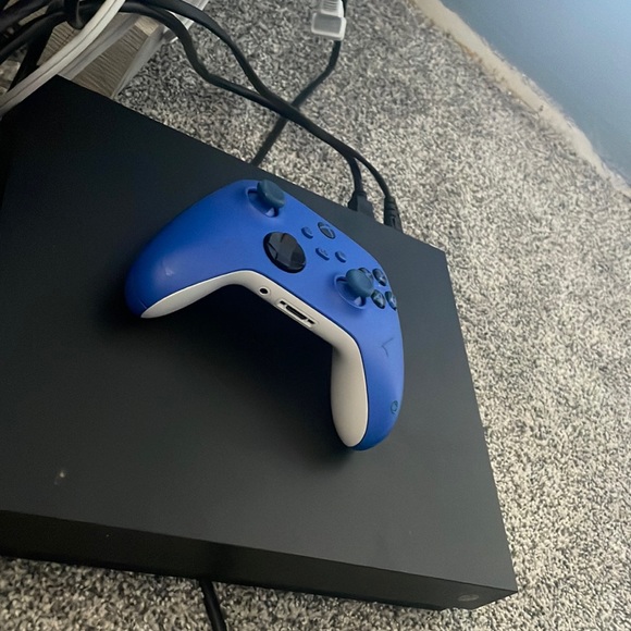 Xbox one X Used with elite controller that’s a little messed up but works - Picture 1 of 1